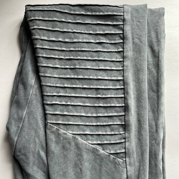 Grey Charlie Paige leggings. Never worn. - Picture 2 of 5